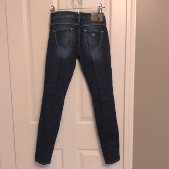 EUC Guess Jeans -Women’s Size 26 - Slim Zippered Leg - Picture 4 of 6